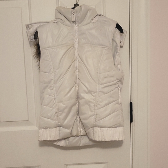 White Puffer Jacket Size M - Picture 1 of 2